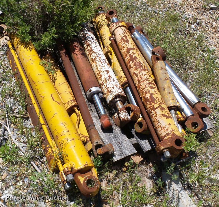 image for item DH7943 Hydraulic cylinders