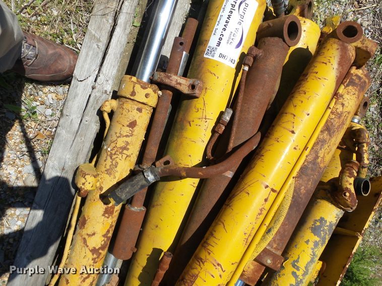 image for item DH7943 Hydraulic cylinders