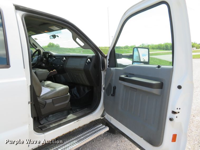 image for item DI2187 2012 Ford F550 Super Duty XL Crew Cab utility bed truck with crane