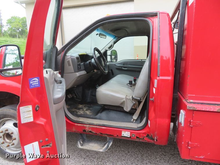 image for item DI2205 2000 Ford F550 Super Duty XL  service truck