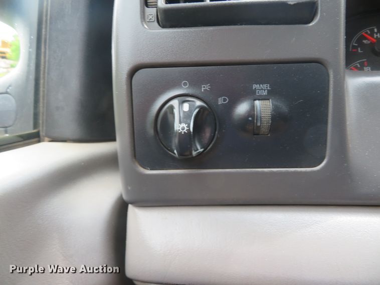 image for item DI2205 2000 Ford F550 Super Duty XL  service truck