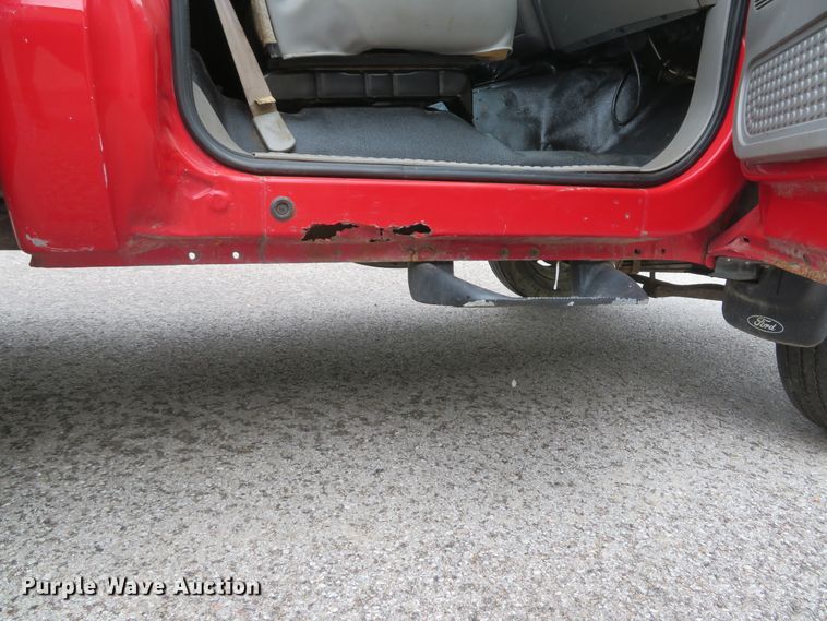 image for item DI2205 2000 Ford F550 Super Duty XL  service truck