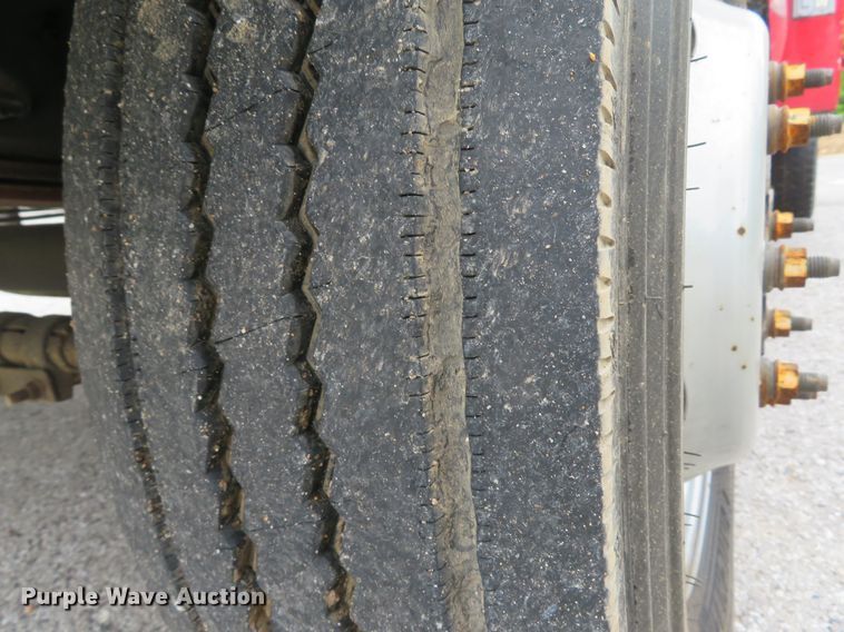 image for item DI2205 2000 Ford F550 Super Duty XL  service truck