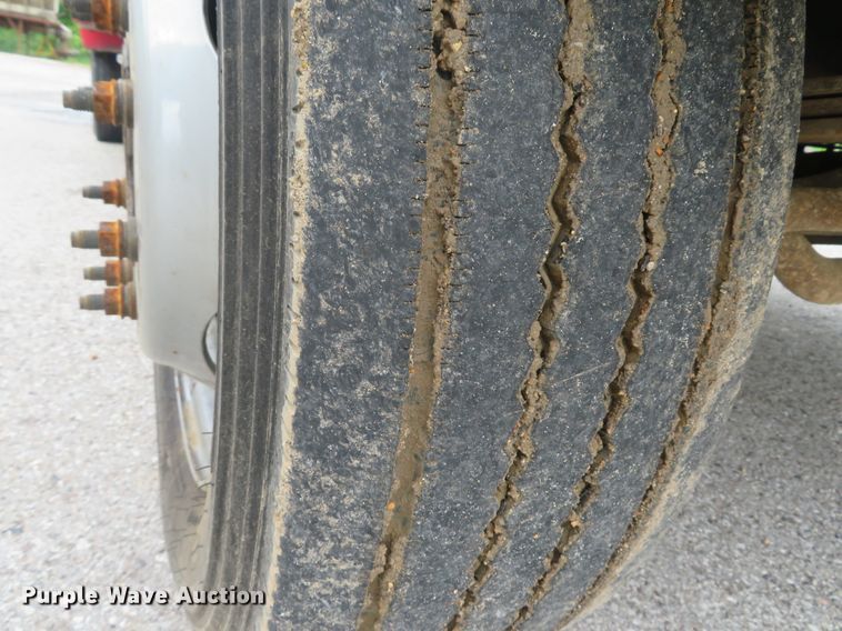 image for item DI2205 2000 Ford F550 Super Duty XL  service truck