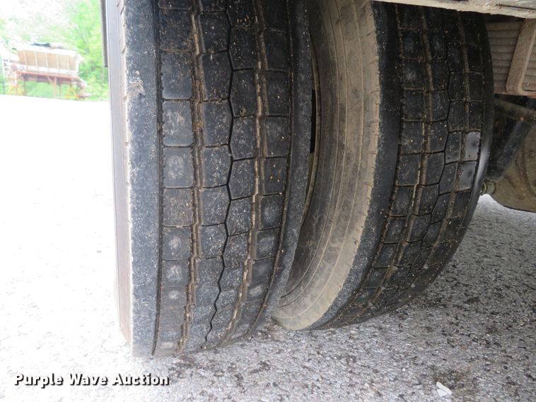 image for item DI2205 2000 Ford F550 Super Duty XL  service truck