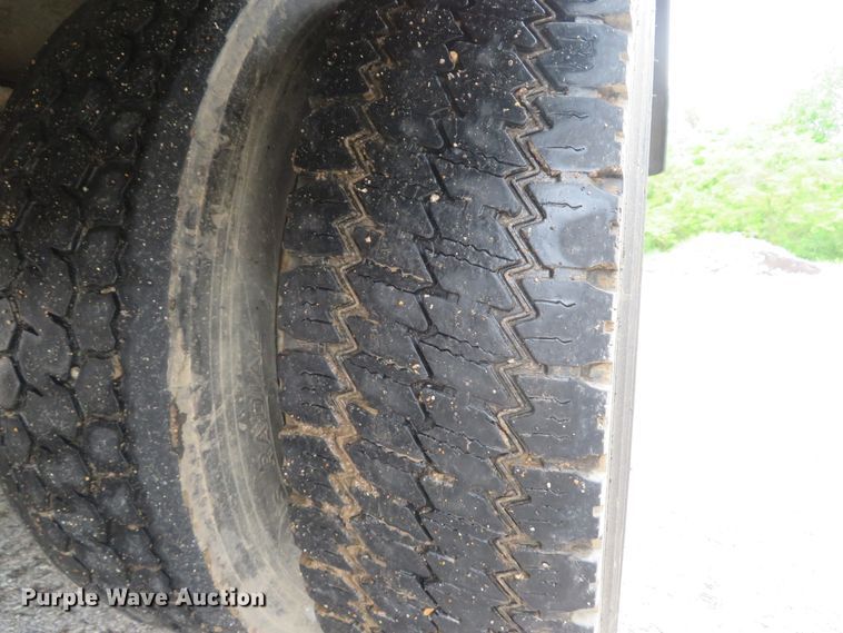 image for item DI2205 2000 Ford F550 Super Duty XL  service truck