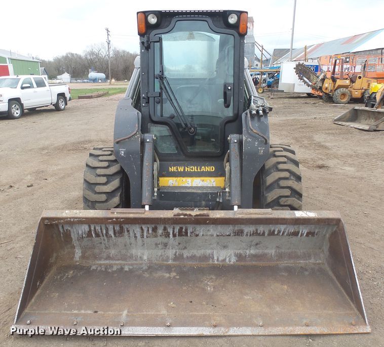 image for item EF9623 2012 New Holland L230  skid steer loader
