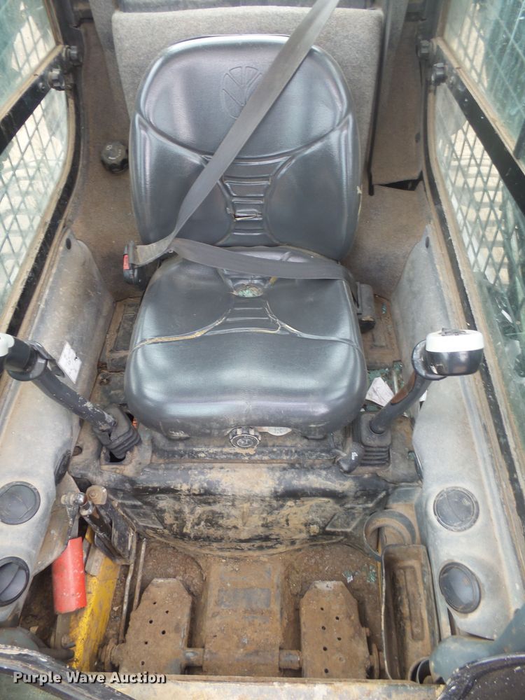 image for item EF9623 2012 New Holland L230  skid steer loader