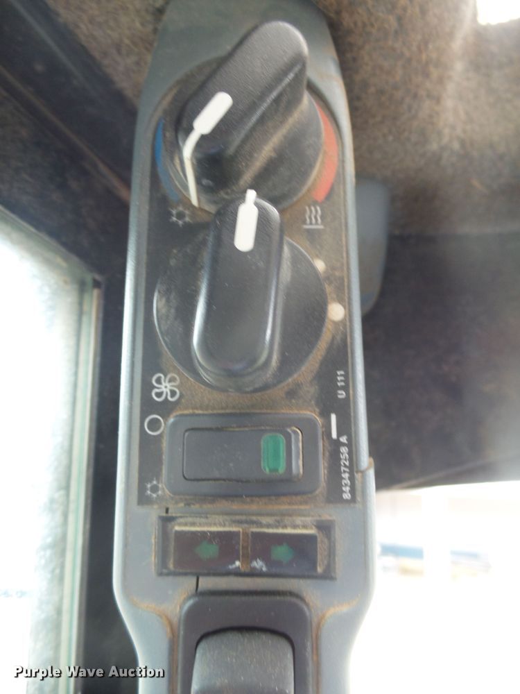 image for item EF9623 2012 New Holland L230  skid steer loader