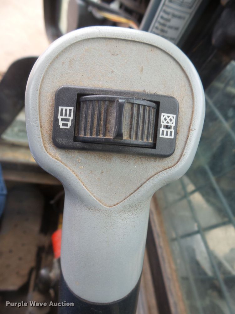 image for item EF9623 2012 New Holland L230  skid steer loader