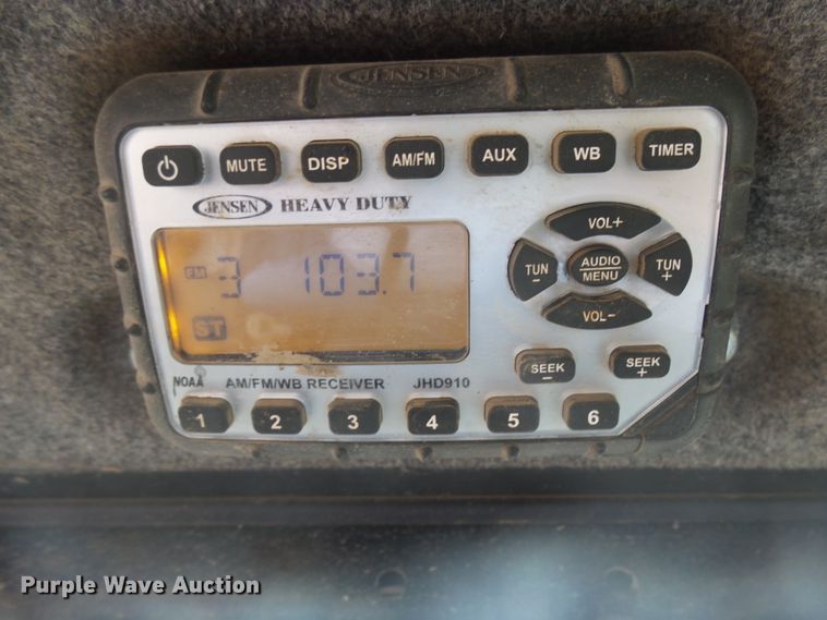 image for item EF9623 2012 New Holland L230  skid steer loader