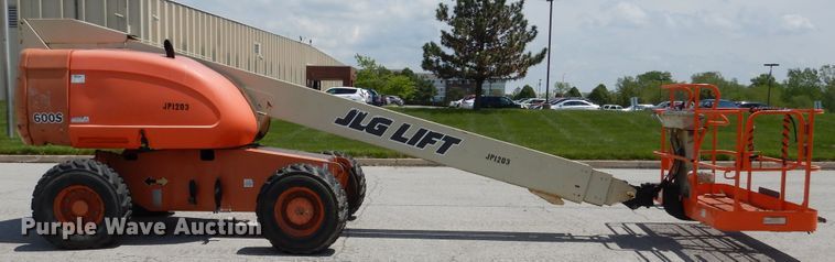 image for item EK9227 1999 JLG 600S  boom lift