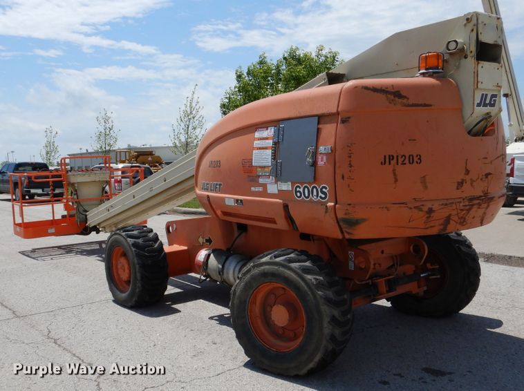 image for item EK9227 1999 JLG 600S  boom lift
