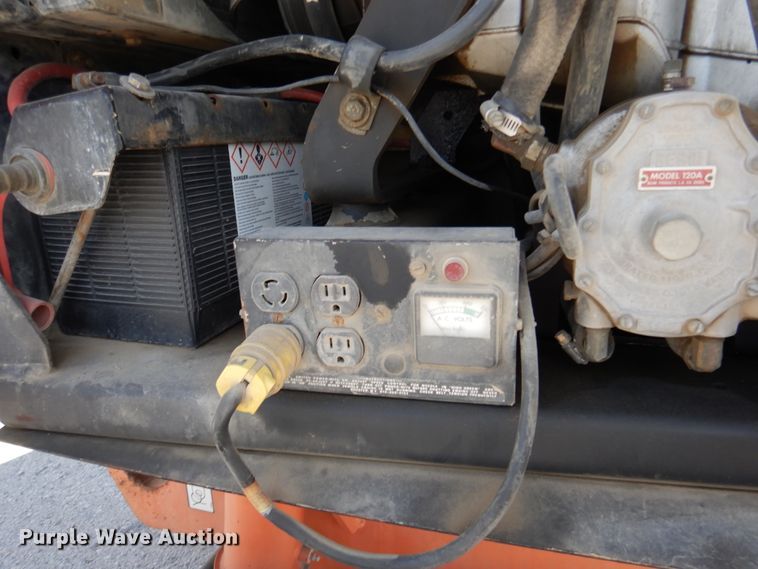 image for item EK9227 1999 JLG 600S  boom lift