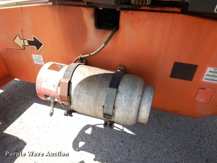 image for item EK9227 1999 JLG 600S  boom lift