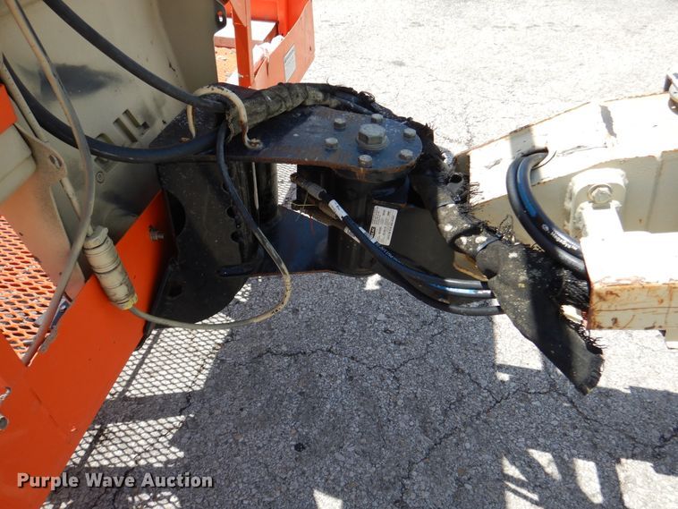 image for item EK9227 1999 JLG 600S  boom lift