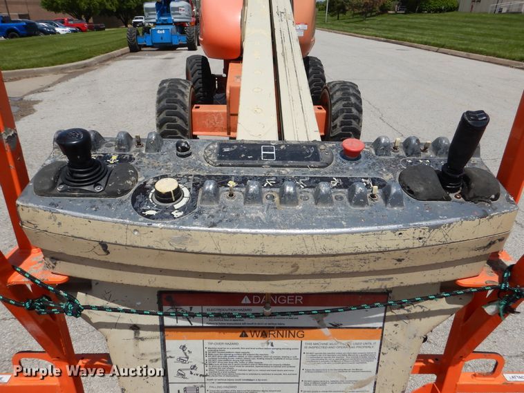 image for item EK9227 1999 JLG 600S  boom lift