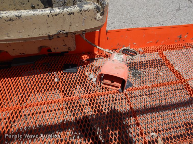 image for item EK9227 1999 JLG 600S  boom lift