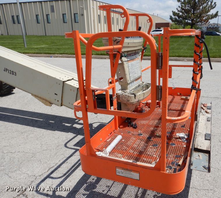 image for item EK9227 1999 JLG 600S  boom lift