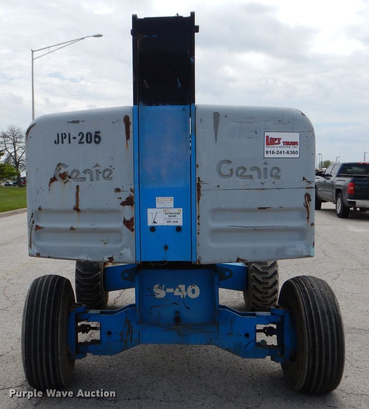 image for item EK9230 1999 Genie S40  boom lift