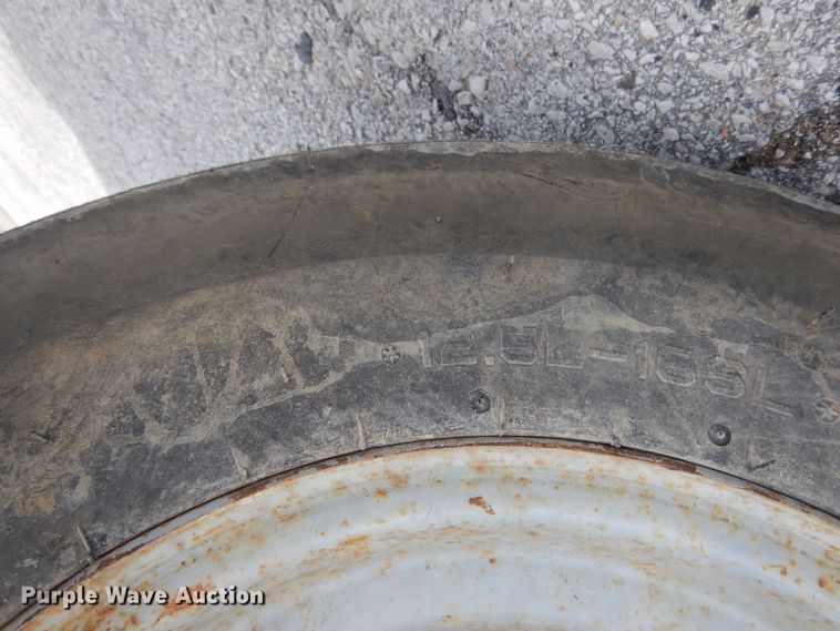 image for item EK9230 1999 Genie S40  boom lift