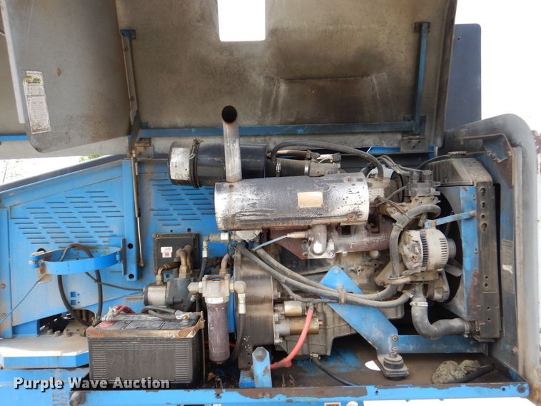 image for item EK9230 1999 Genie S40  boom lift