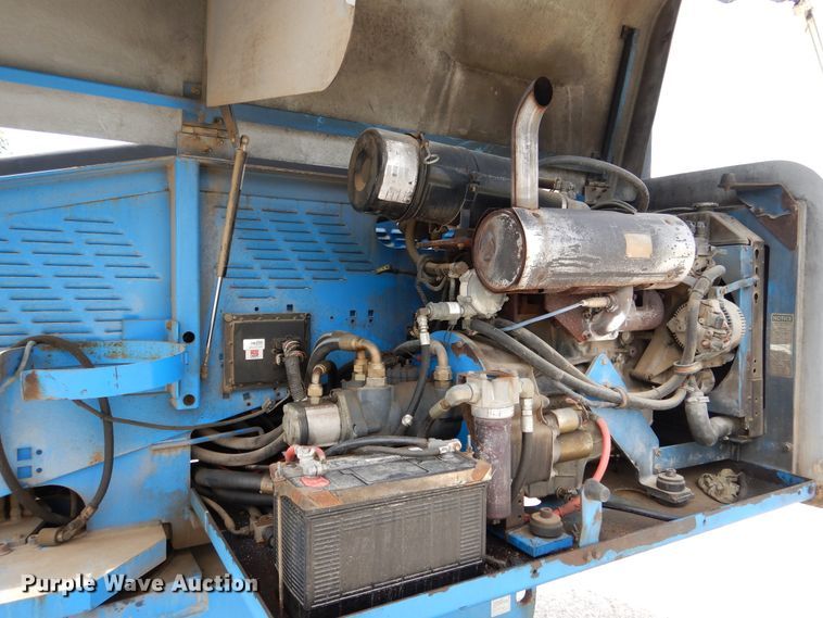 image for item EK9230 1999 Genie S40  boom lift