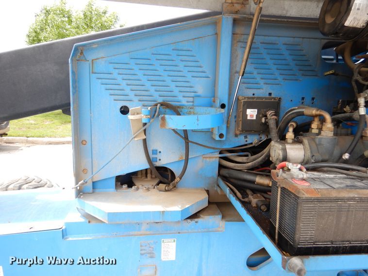 image for item EK9230 1999 Genie S40  boom lift