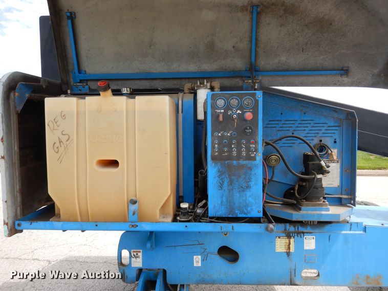 image for item EK9230 1999 Genie S40  boom lift