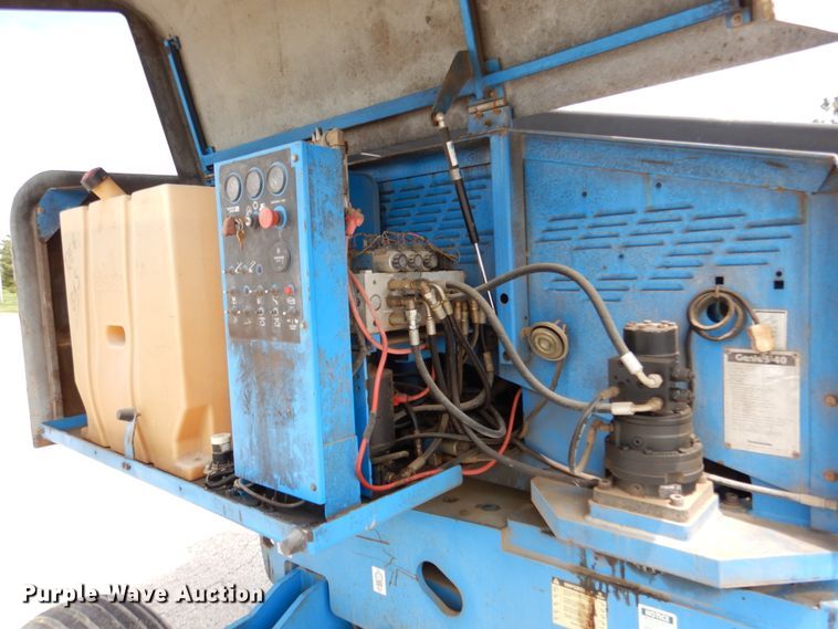 image for item EK9230 1999 Genie S40  boom lift