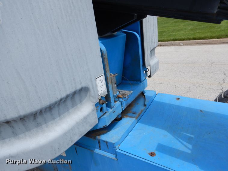 image for item EK9230 1999 Genie S40  boom lift