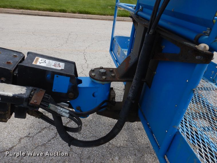 image for item EK9230 1999 Genie S40  boom lift