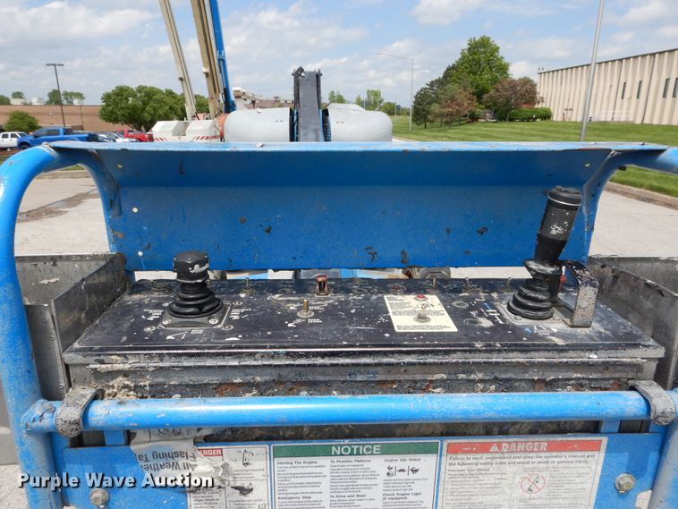 image for item EK9230 1999 Genie S40  boom lift