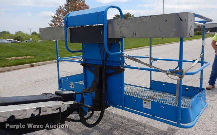 image for item EK9230 1999 Genie S40  boom lift