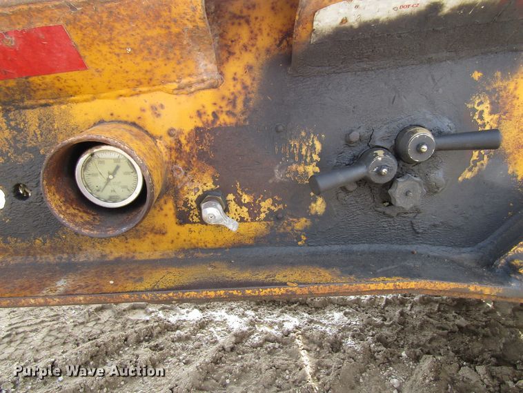 image for item FD9439 1986 Load King lowboy equipment trailer