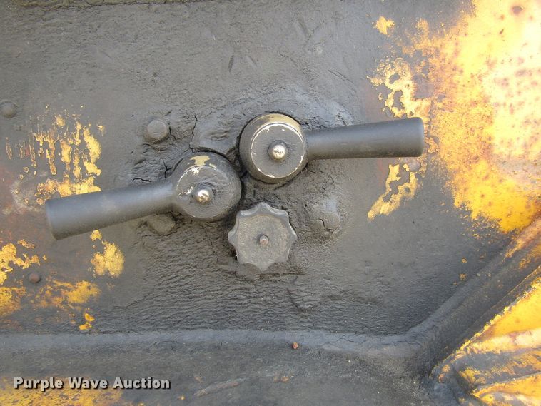 image for item FD9439 1986 Load King lowboy equipment trailer