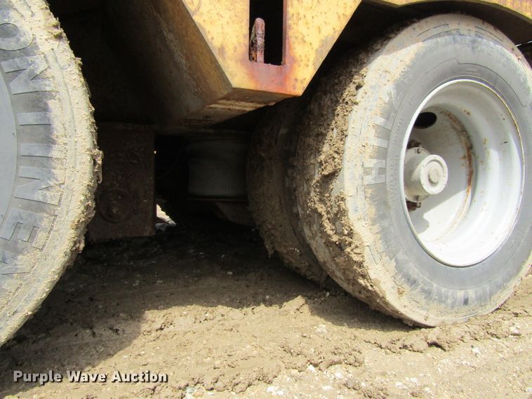 image for item FD9439 1986 Load King lowboy equipment trailer