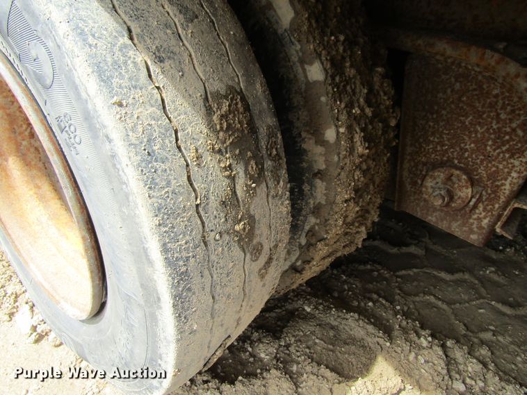 image for item FD9439 1986 Load King lowboy equipment trailer