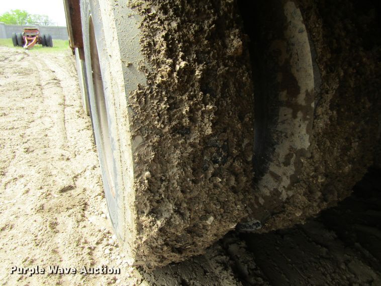 image for item FD9439 1986 Load King lowboy equipment trailer