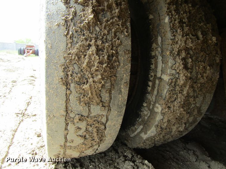 image for item FD9439 1986 Load King lowboy equipment trailer