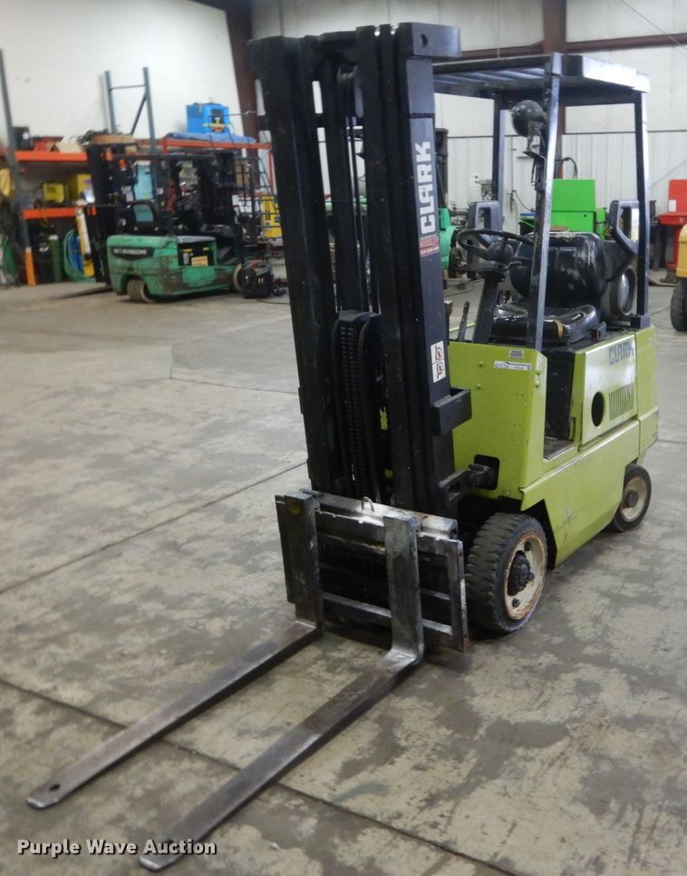 image for item FX9146 Clark GCX15E  forklift