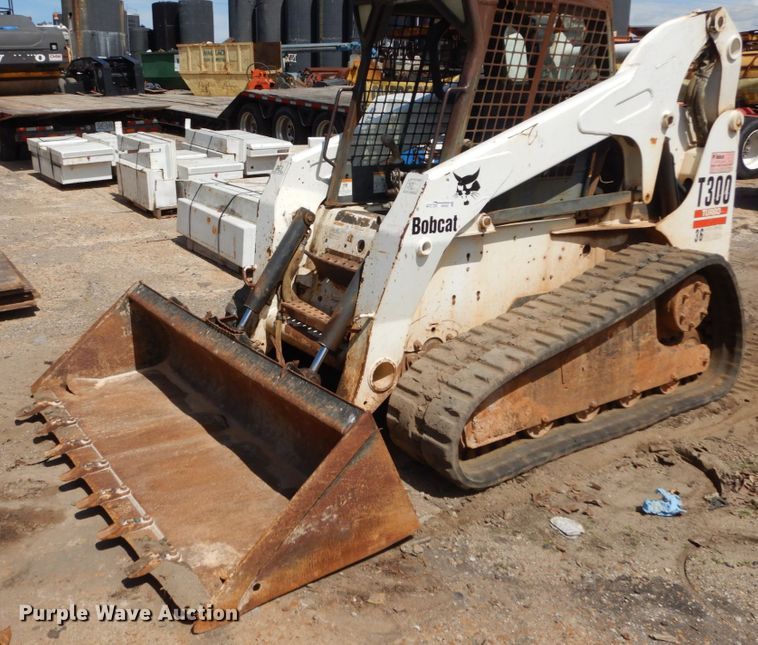 image for item GB9892 2005 Bobcat T300  tracked skid steer loader