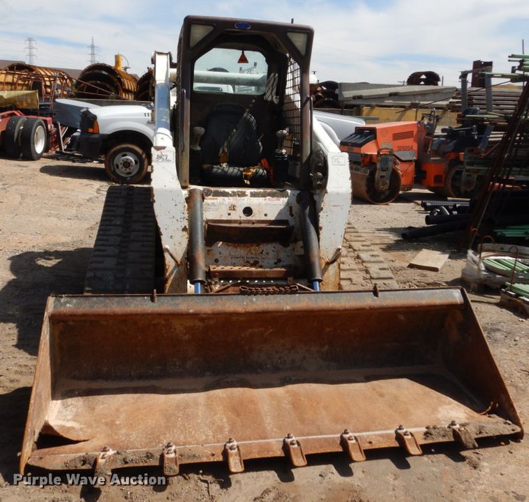 image for item GB9892 2005 Bobcat T300  tracked skid steer loader