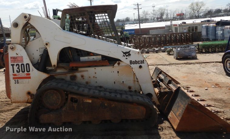 image for item GB9892 2005 Bobcat T300  tracked skid steer loader