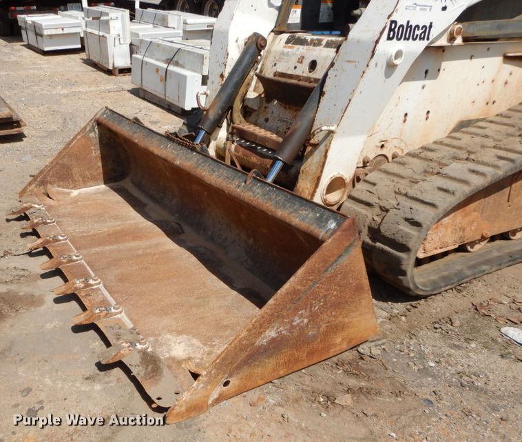image for item GB9892 2005 Bobcat T300  tracked skid steer loader