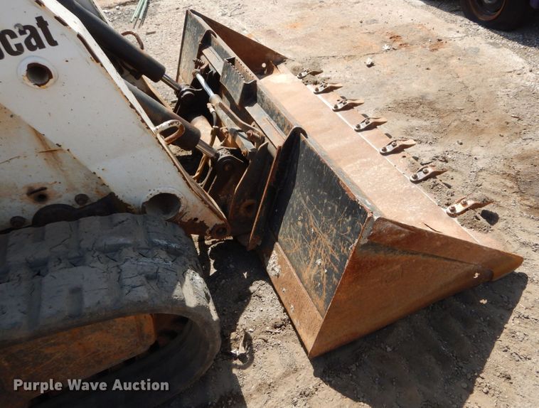 image for item GB9892 2005 Bobcat T300  tracked skid steer loader