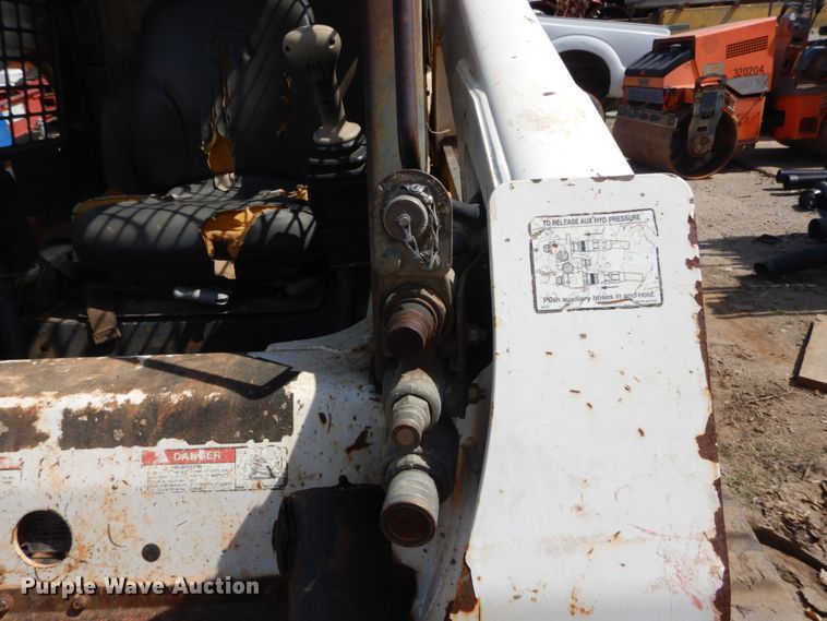 image for item GB9892 2005 Bobcat T300  tracked skid steer loader