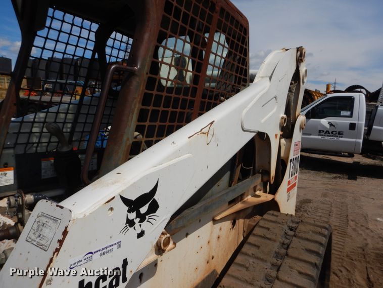 image for item GB9892 2005 Bobcat T300  tracked skid steer loader