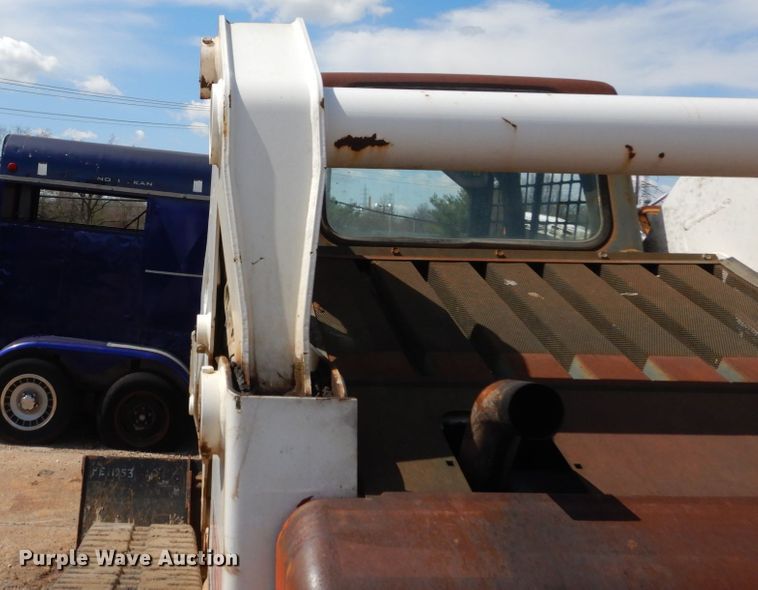 image for item GB9892 2005 Bobcat T300  tracked skid steer loader