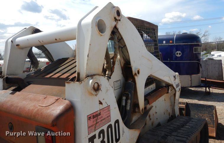 image for item GB9892 2005 Bobcat T300  tracked skid steer loader